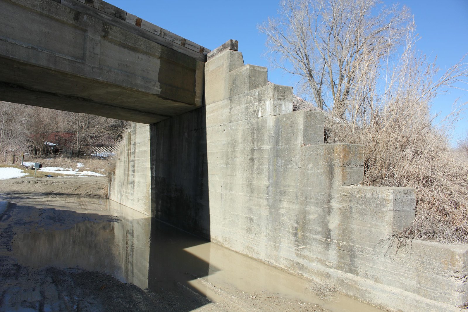 North abutment
